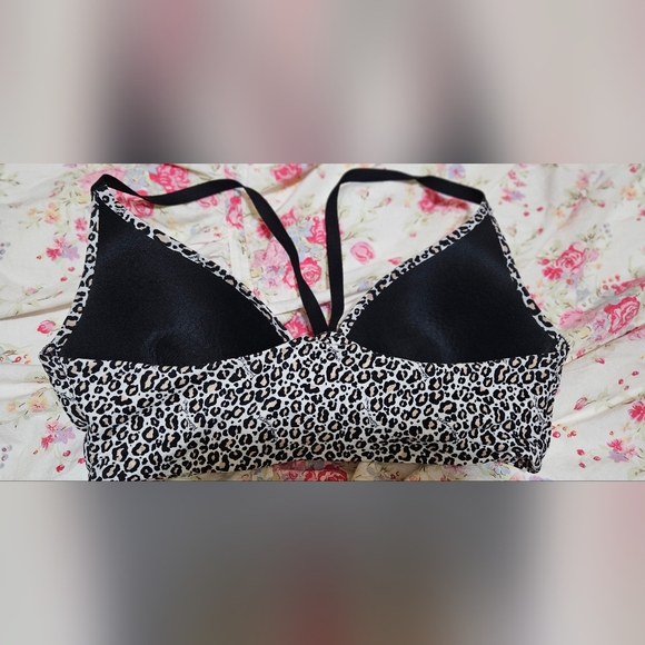 Victoria Secret Lightly Lined Bra - Picture 2 of 3